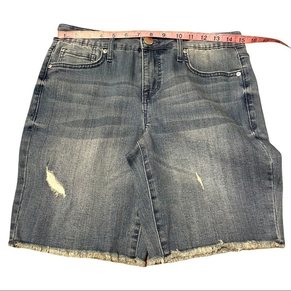 NWT Seven 7 Sunset Bermuda Denim Jorts Jean Shorts Fray Hem 9” Size 4 - Picture 5 of 6